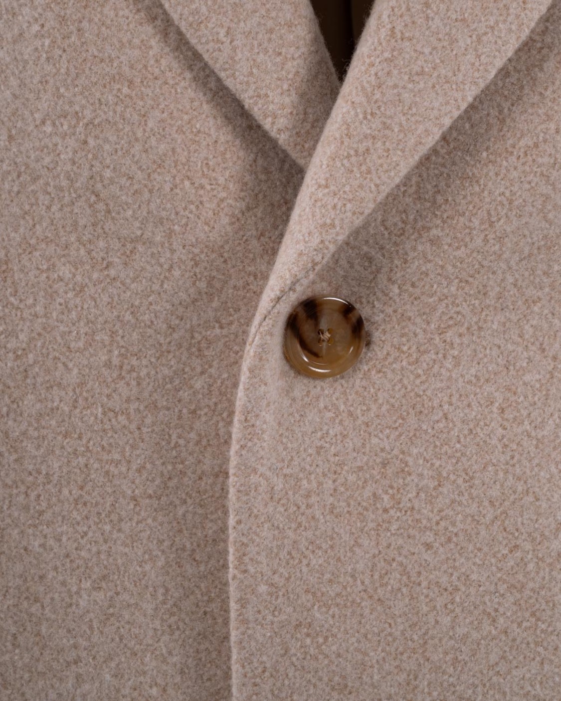 shop LARDINI  Cappotto: Lardini cappotto in lana.
Monopetto.
Rever a dente.
Tasche inclinate.
Spacco centrale.
Fondo manica senza bottoni.
Composizione: 63% Lana vergine, 65% Acetato, 35% Viscosa.
Made in Italy.. AA23152 CN65603-150CA number 6660953